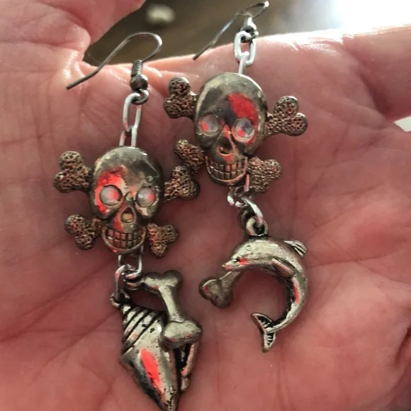 Pirate theme earrings !! - Picture 2 of 5